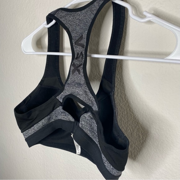 Bundle of Victoria’s Secret sports bras - Picture 7 of 16